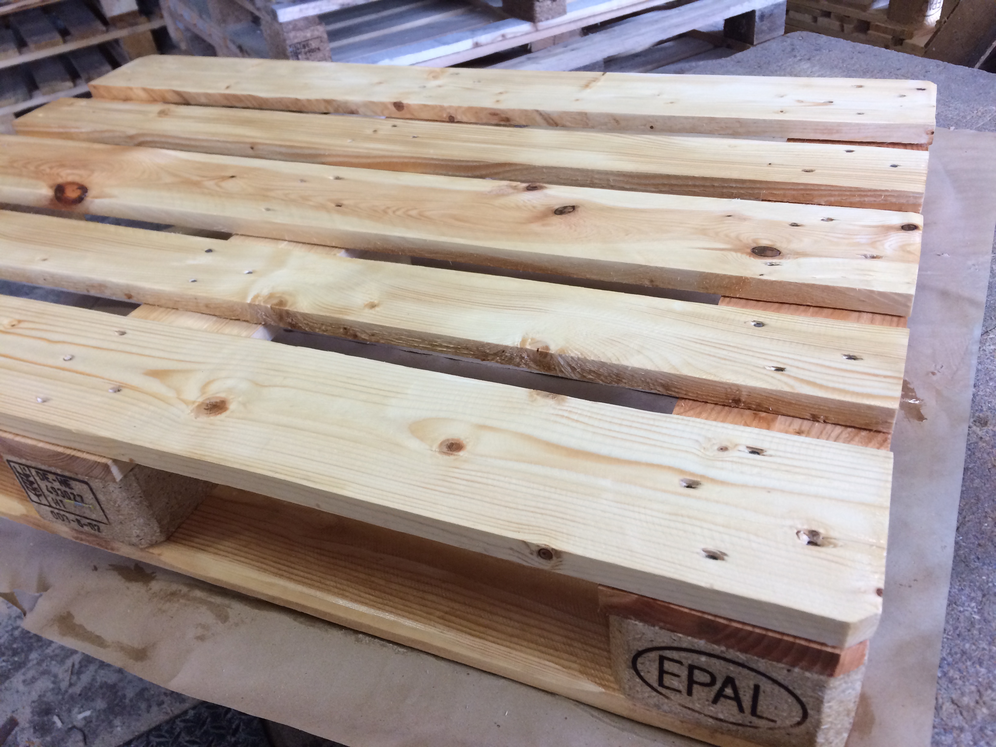 Dřevěná EUR paleta "A" 120 x 80 NOVÁ, broušená, lakovaná